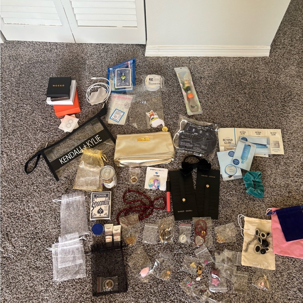 Mystery, Not So Mystery Bundle - Picture 3 of 10